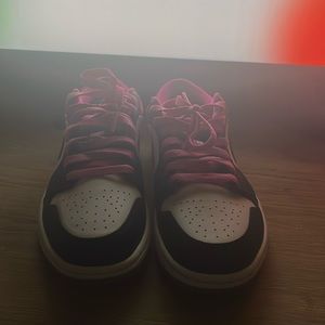 Size Jordan 1 Low SE Fuchsia 2020